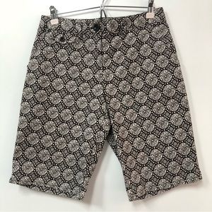 Talbots tribal print dark brown and white Bermuda short size 6 petite EUC